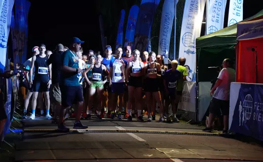 Pobiegli na Milę! Bieg dostarczył zawodnikom sporo wrażeń [WIDEO] - 16